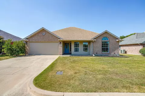 214 Rose Ave, Cleburne, TX 76033
