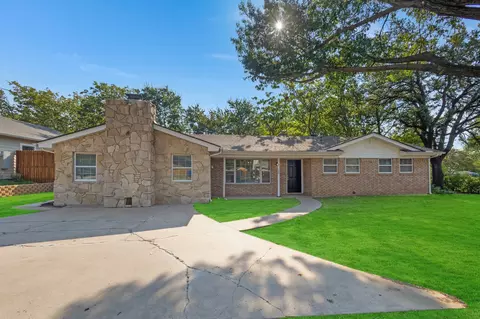 122 N College Ave, Justin, TX 76247
