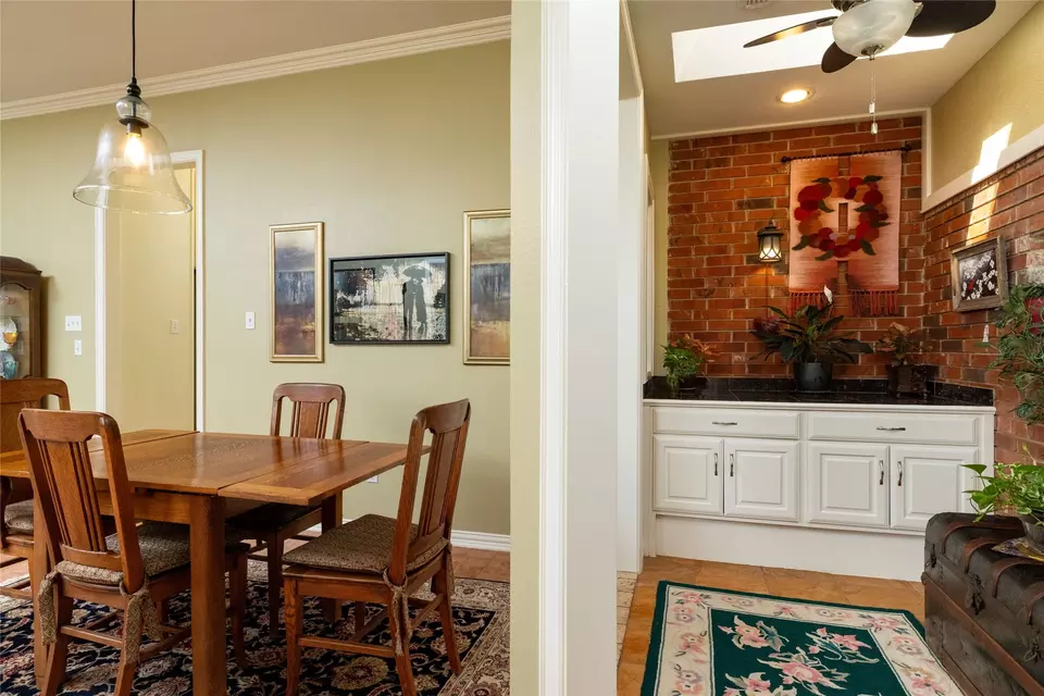 Entry Way - 4710 Village Oak Dr, Arlington, TX 76017 photo 4 of 4