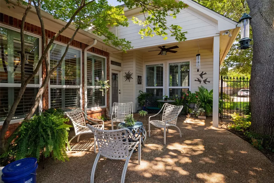 Exterior - 4710 Village Oak Dr, Arlington, TX 76017 photo 7 of 10