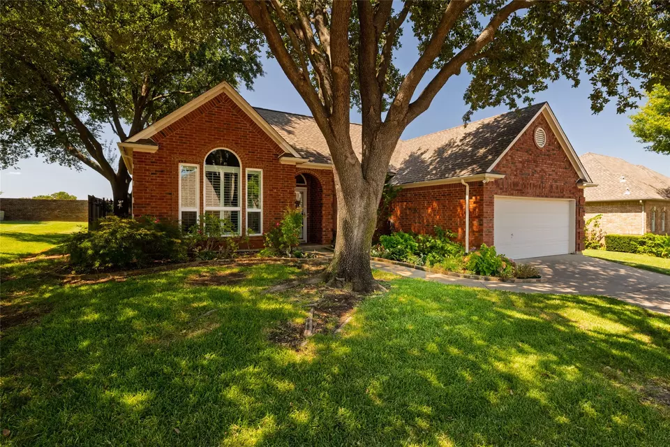 Exterior - 4710 Village Oak Dr, Arlington, TX 76017 photo 1 of 10