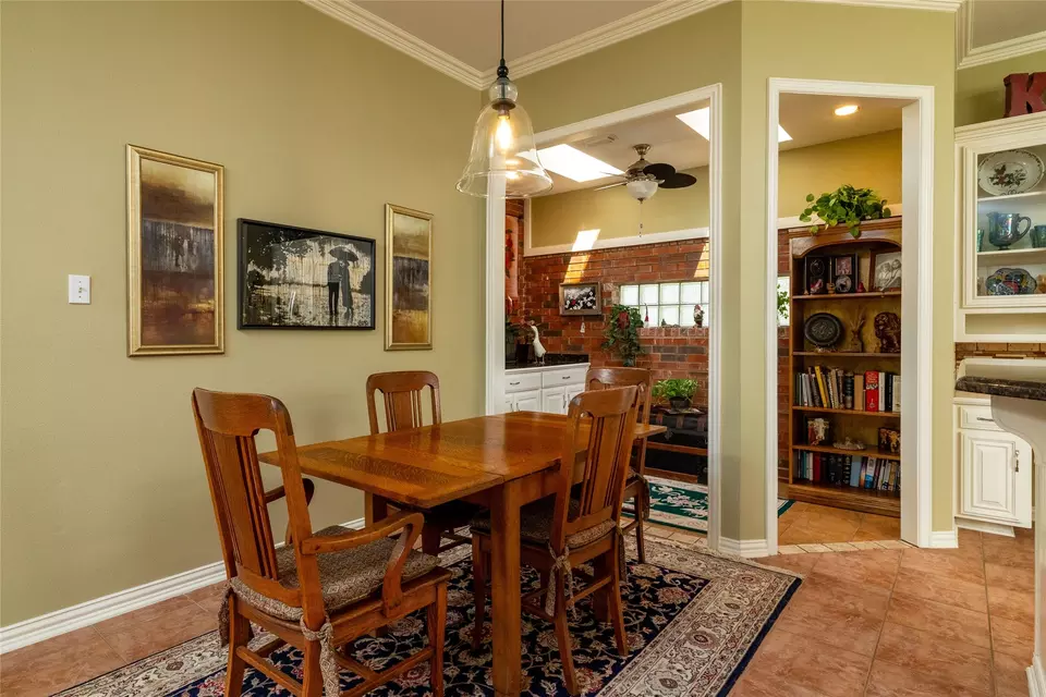 Dining - 4710 Village Oak Dr, Arlington, TX 76017 photo 3 of 3