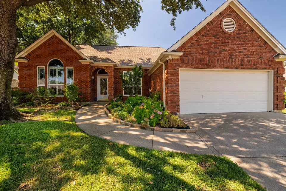 Exterior - 4710 Village Oak Dr, Arlington, TX 76017 photo 10 of 10
