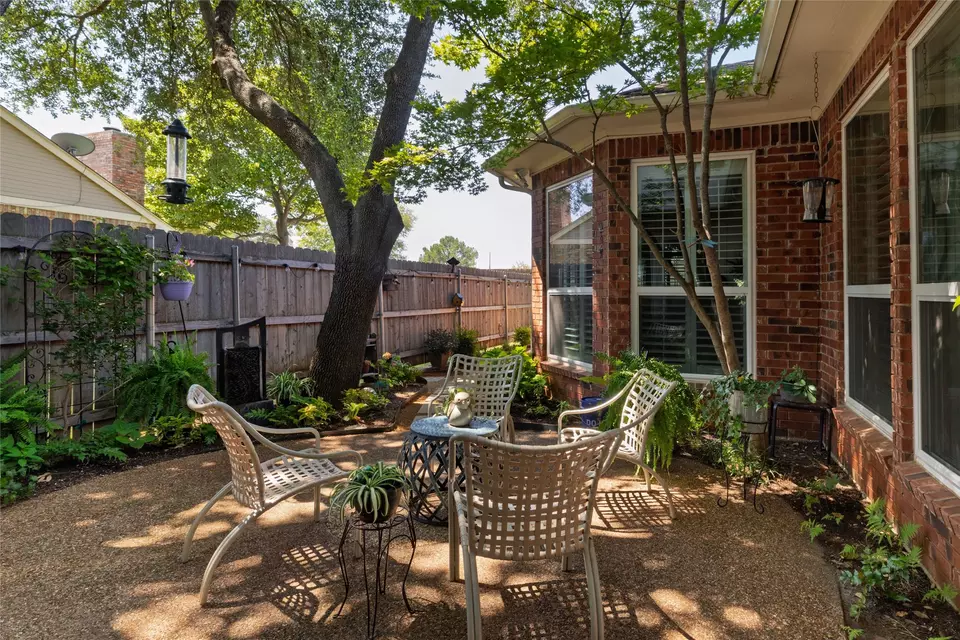 Exterior - 4710 Village Oak Dr, Arlington, TX 76017 photo 5 of 10
