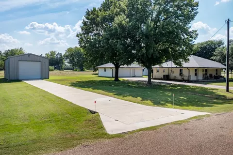 302 Santa Rosa Ranch Rd #R, Trinidad, TX 75163
