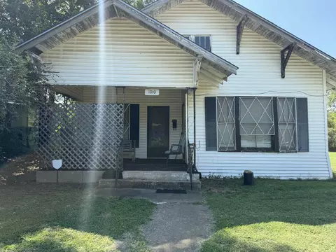 1010 W Woodard St, Denison, TX 75020