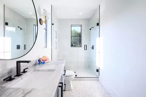 Bath - 5530 Celestial Rd, Dallas, TX 75254 photo 5 of 6