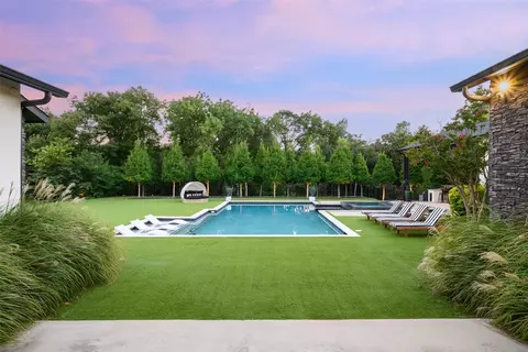 Exterior - 5530 Celestial Rd, Dallas, TX 75254 photo 3 of 5