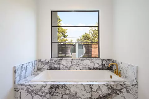 Bath - 5530 Celestial Rd, Dallas, TX 75254 photo 2 of 6