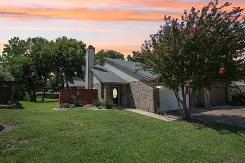 1611 Willow Ln, Euless, TX 76039