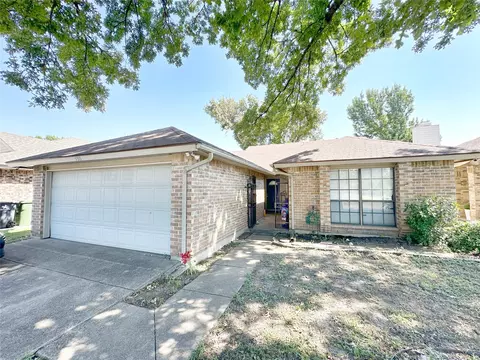 5315 Barberry Dr, Arlington, TX 76018