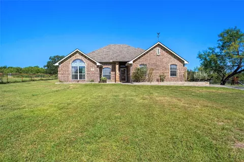 177 Lost Oak Dr, Azle, TX 76020