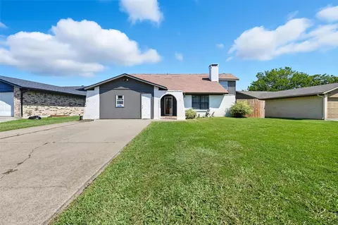 801 Via Avenida, Mesquite, TX 75150