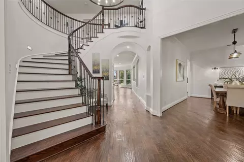 2038 Azalea Trl, Irving, TX 75063