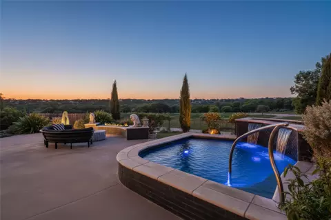 548 Trailrider Rd, Fort Worth, TX 76114
