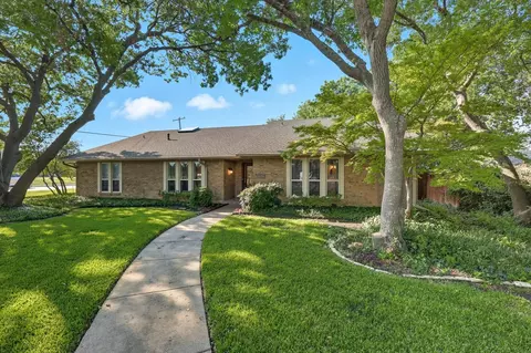 15105 Meandering Pl, Dallas, TX 75248