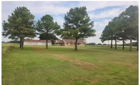 4121 Tokio Rd, West, TX 76691