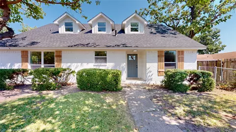 2534 N Saint Augustine Dr, Dallas, TX 75227