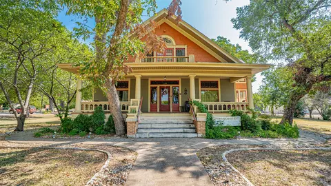 616 Thorp Spring Rd, Granbury, TX 76048