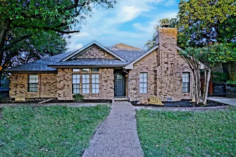 3132 Hurstview Dr, Hurst, TX 76054