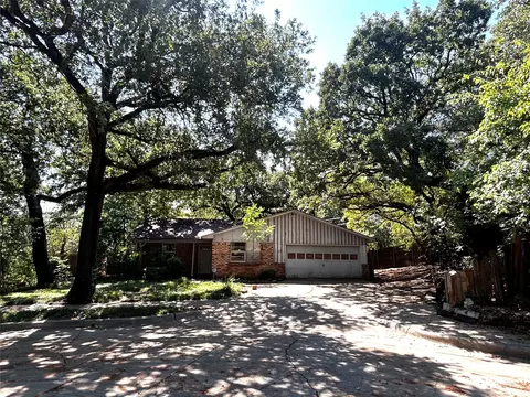 614 Lakeside Dr, Irving, TX 75062