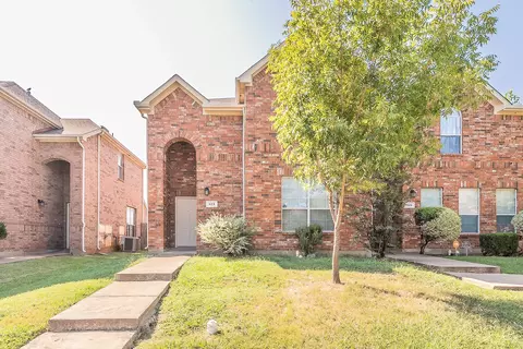 923 Jamie Dr, Grand Prairie, TX 75052