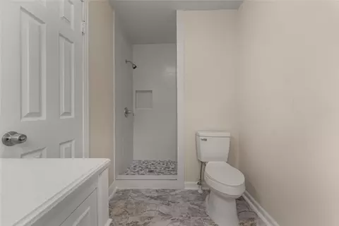 Bath - 3808 N 30th St, Waco, TX 76708 photo 2 of 4