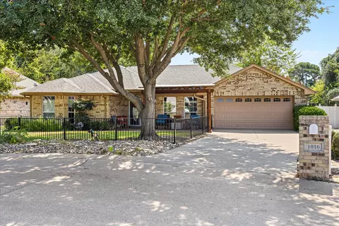 1016 Hayden Ct, Granbury, TX 76048