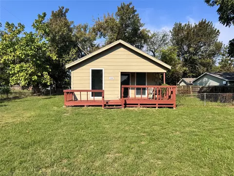 200 Good John St, Collinsville, TX 76233