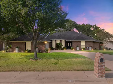 609 Ten Mile Dr, Desoto, TX 75115