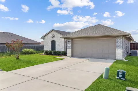 121 Willowbend Loop, Mabank, TX 75147 photo 2