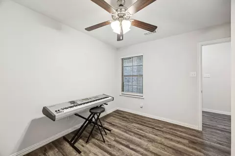 121 Willowbend Loop, Mabank, TX 75147 photo 5