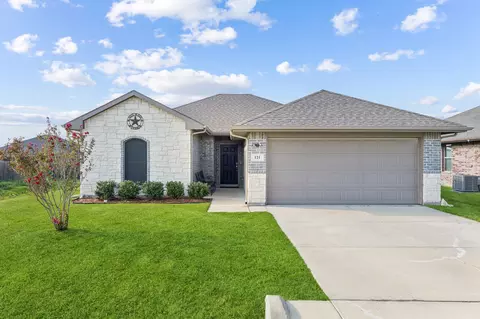 121 Willowbend Loop, Mabank, TX 75147