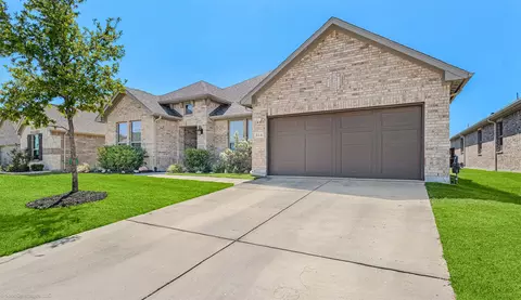 816 Lemmon Ln, Forney, TX 75126