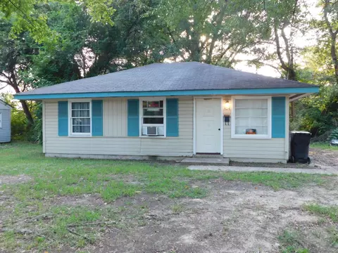 404 SE 4th St, Springhill, LA 71075