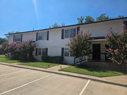 210 Austin St, Grapevine, TX 76051