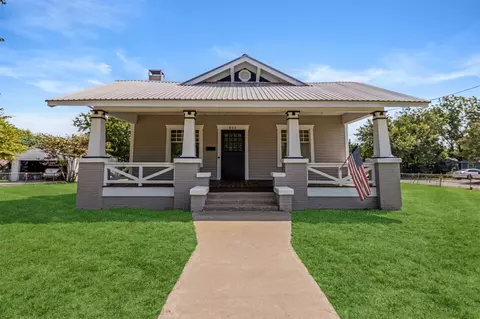 802 N Church St, Decatur, TX 76234