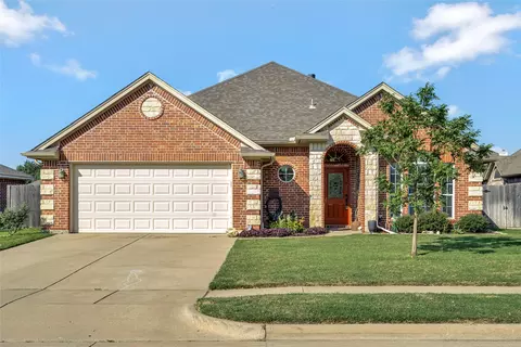641 Carriage Ln, Saginaw, TX 76179