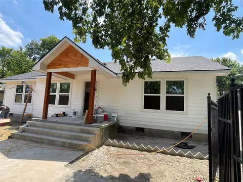 3825 Oak Creek Cir, Dallas, TX 75227