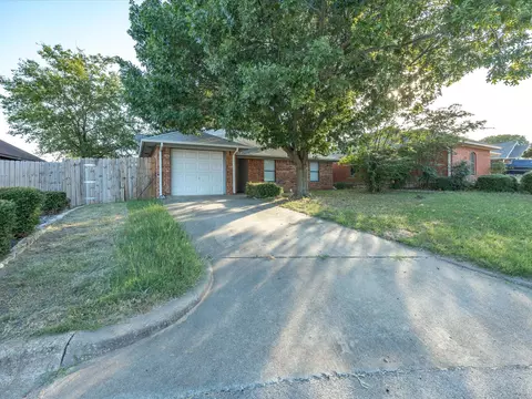 128 Black Forest Dr, Weatherford, TX 76086