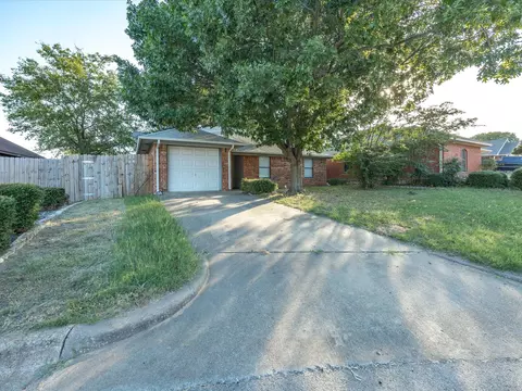 128 Black Forest Dr, Weatherford, TX 76086