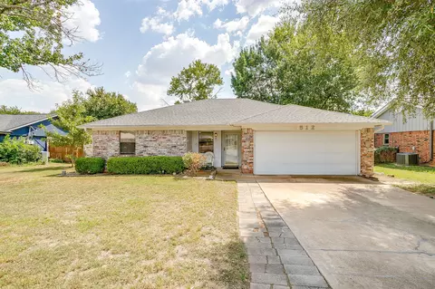 912 Hollow Creek Rd, Burleson, TX 76028