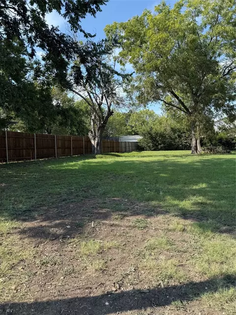 1102 W Erwin Ave, Mckinney, TX 75069