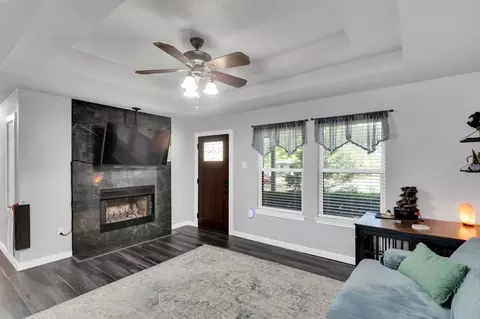 112 Lawndale Dr, Waxahachie, TX 75165