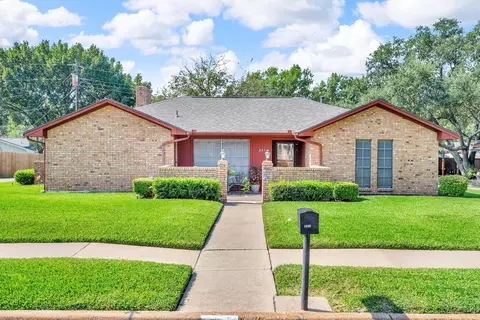 1305 Mount Vernon St, Ennis, TX 75119