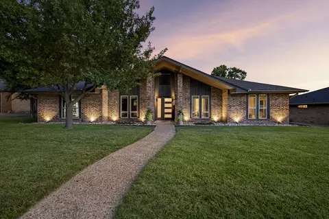 2812 Carriage Ln, Carrollton, TX 75006