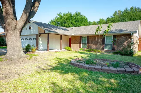 105 Tanglewood Ln, Waxahachie, TX 75165