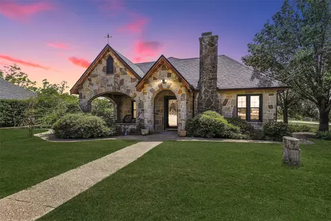 302 S Crook St, Cresson, TX 76035