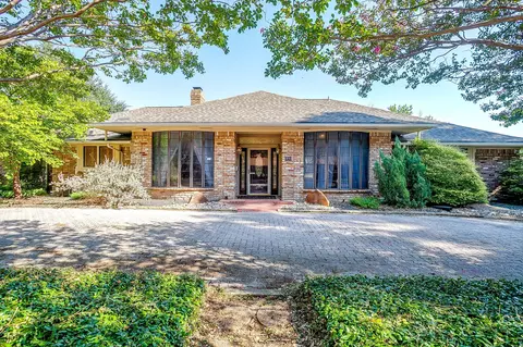 1901 Alexander Dr, Waxahachie, TX 75165