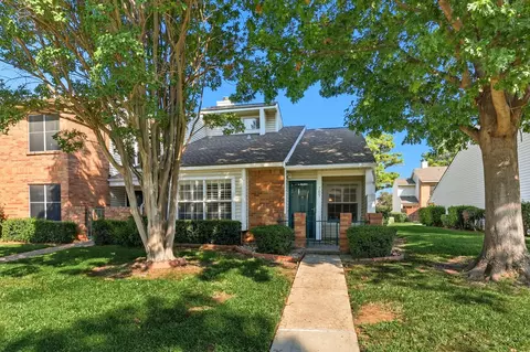 709 Creekwood Dr, Lewisville, TX 75067